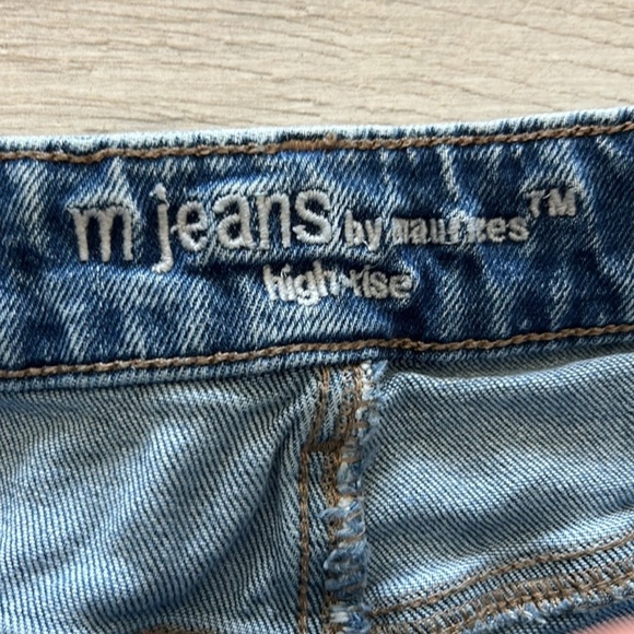👖M Jeans by Maurices High Rise Medium Wash Classic Destructed Jeans 10R - Picture 4 of 9